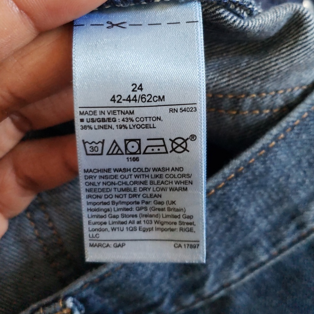 GAP Brand New Distressed Jeans - Picture 7 of 7